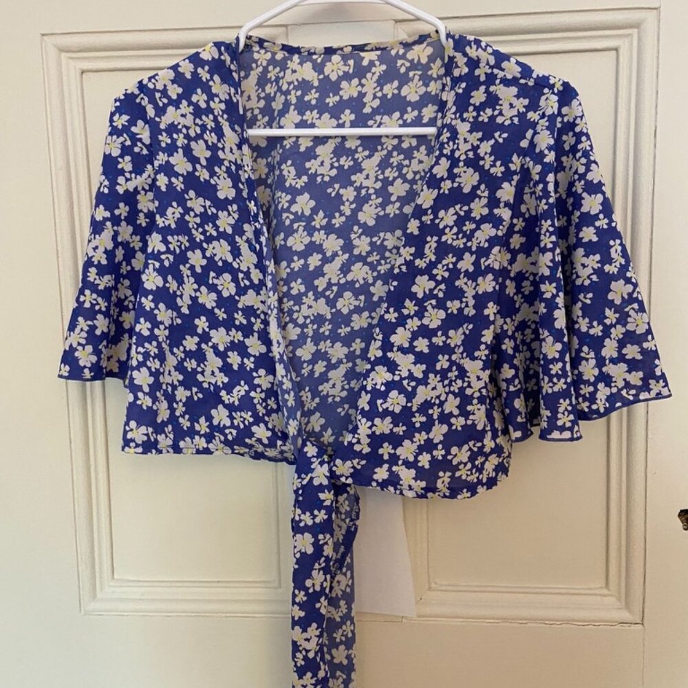 Navy Blue Ditsy Floral Tie-Front Blouse Kimono– Cropped Top with Flutter Sleeves